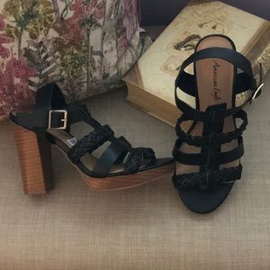 NWT/ American Eagle Multi Strap Sandals. (6)